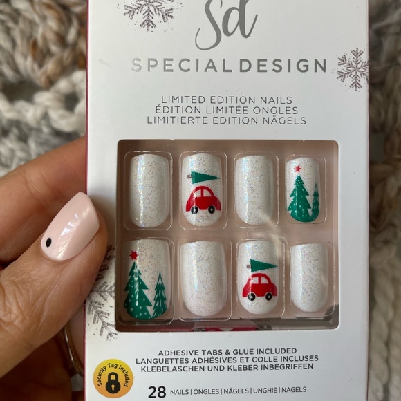 Kiss Press On Nails Special Holiday/Christmas Design NEW - Picture 2 of 6